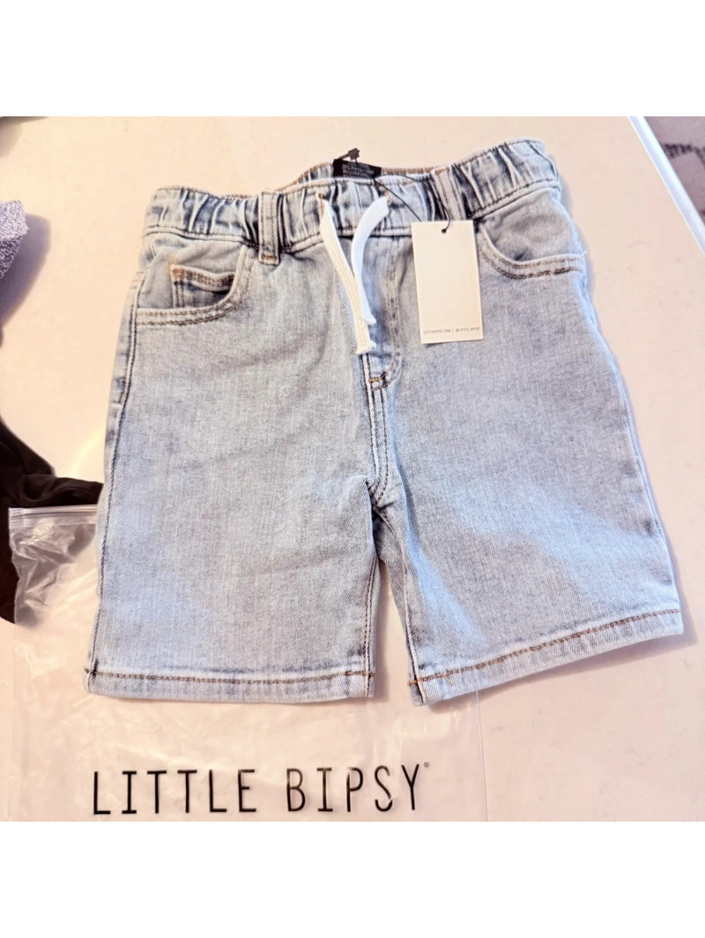 Little bipsy straight leg stretch denim shorts